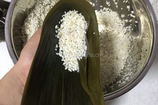 梅干菜肉粽的做法图解6
