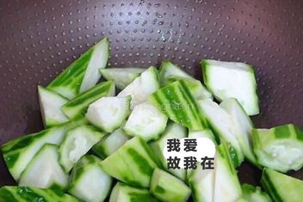 瑶柱丝瓜汤的做法图解4