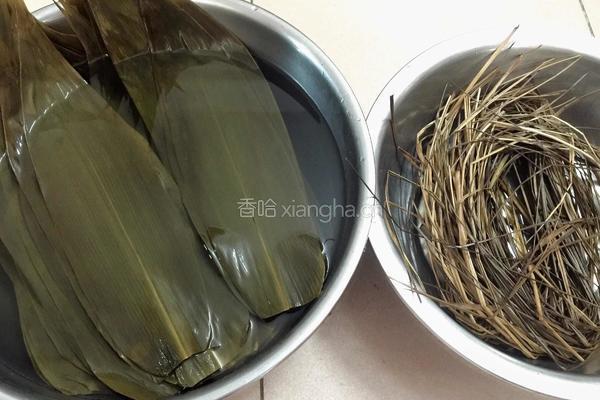 蛋黄肉粽的做法图解3