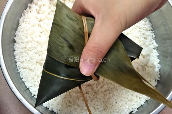 蛋黄肉粽的做法图解6