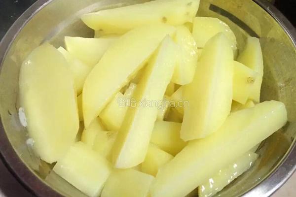 奶香什锦土豆球的做法图解1