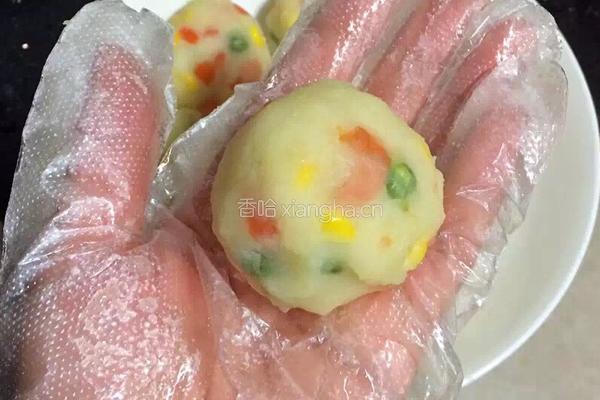 奶香什锦土豆球的做法图解4