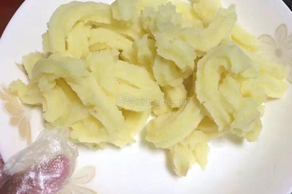 奶香什锦土豆球的做法图解3