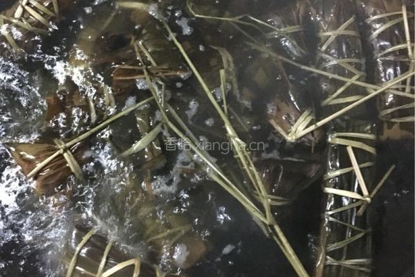 当焦糖鸟蛋遇上糯米粽子的做法图解12
