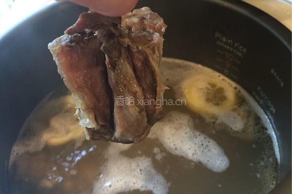 胡萝卜牛尾汤的做法图解4