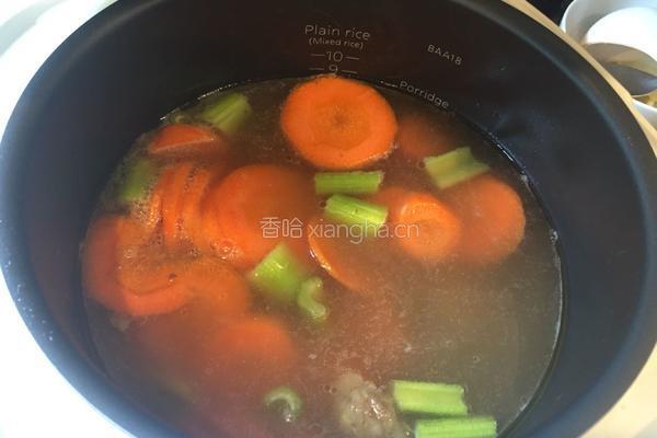 胡萝卜牛尾汤的做法图解7