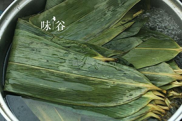 广式咸肉粽的做法图解3