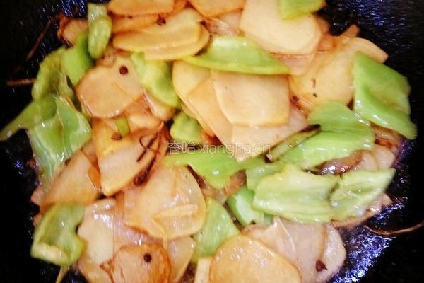 尖椒土豆片的做法图解7