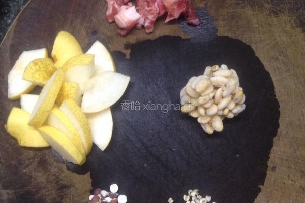 薏米芡实黄豆雪梨炖排骨的做法图解1