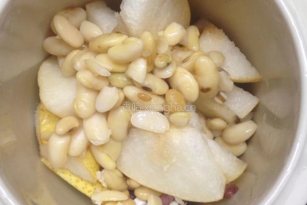 薏米芡实黄豆雪梨炖排骨的做法图解2