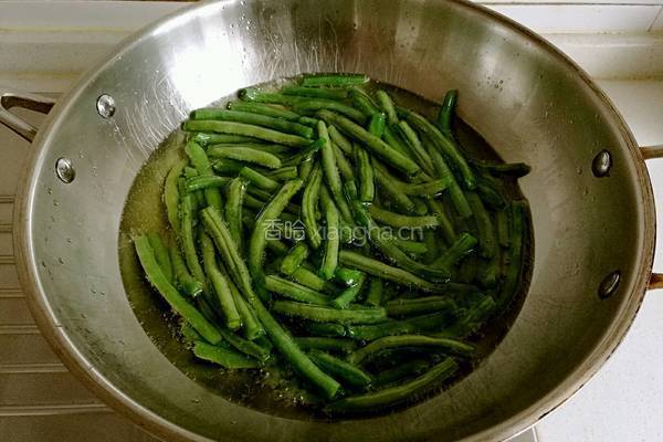干煸四季豆的做法图解5