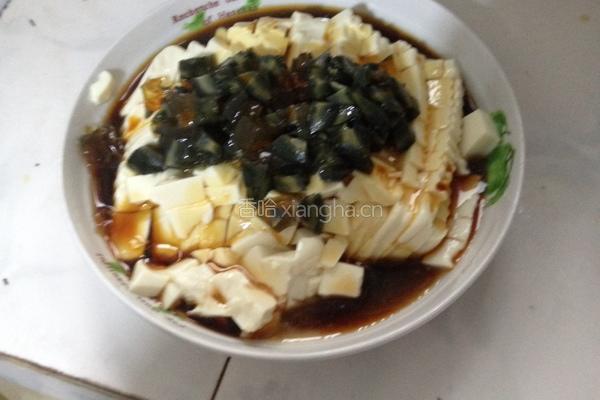 皮蛋豆腐的做法图解2