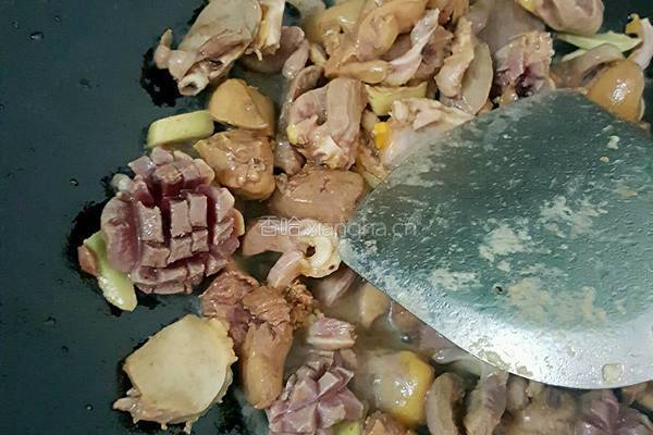 鸡杂爆炒青瓜的做法图解4
