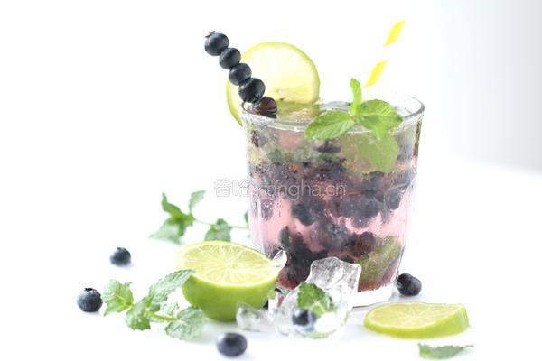 蓝莓Mojito鸡尾酒的做法图解6