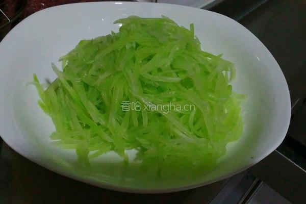 炝拌莴笋丝的做法图解3