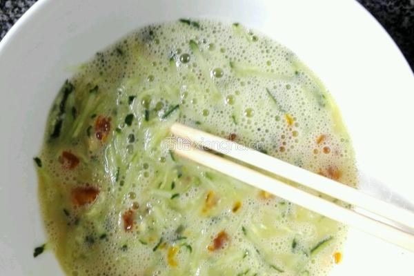 黄瓜咸蛋饼的做法图解2