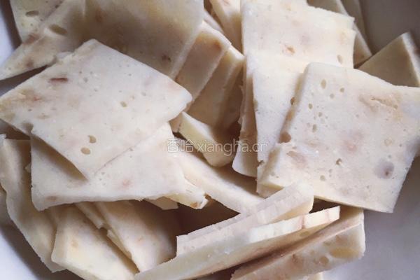 青椒炒虾糕的做法图解3