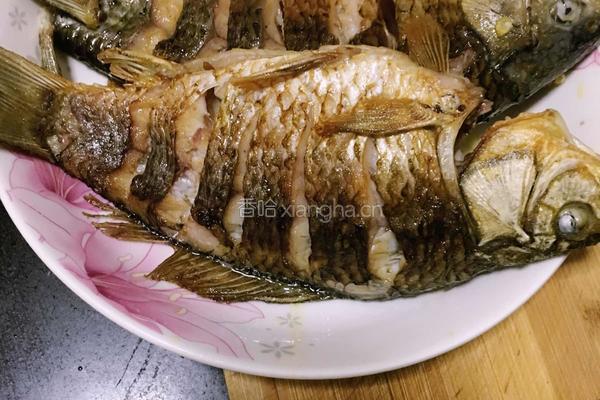 酸辣红烧鲫鱼的做法图解4