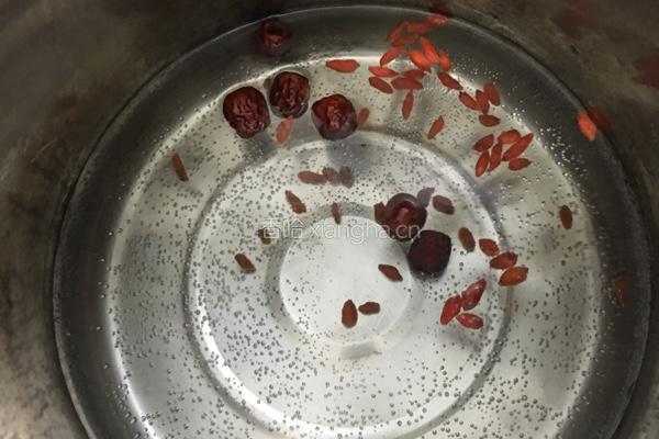木瓜雞爪瘦肉湯的做法图解2