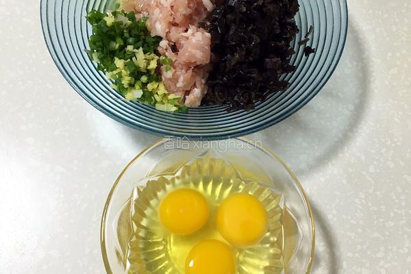鸡蛋饺——鲜肉木耳陷的做法图解1
