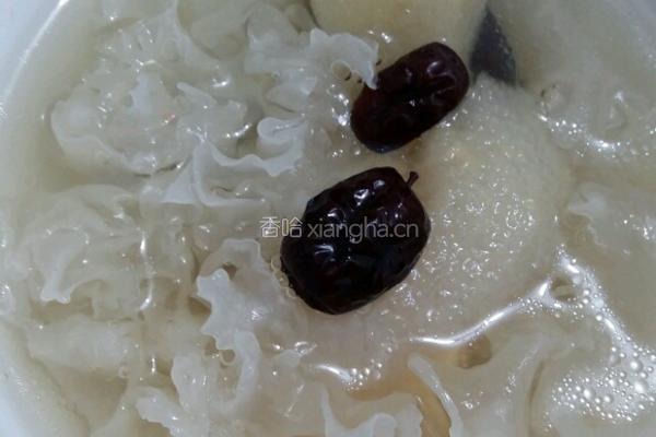 银耳梨子汤