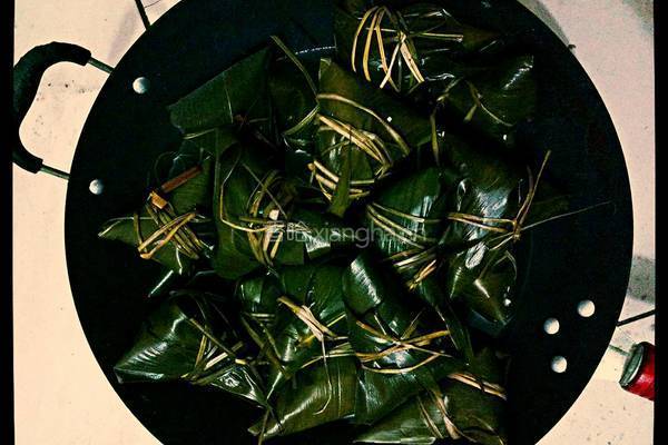 桂圆红枣葡萄干三角粽的做法图解12