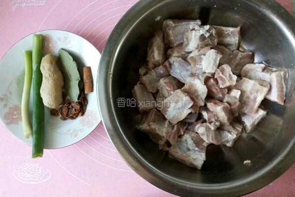 炖排骨的做法图解1