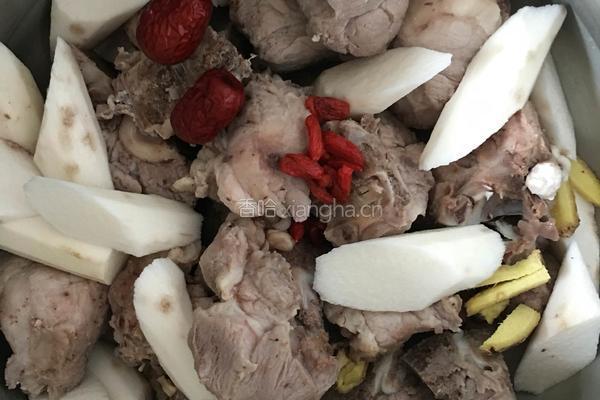 红菇山药龙骨汤的做法图解3
