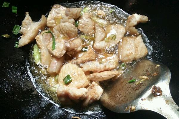 红烧肉烧鹌鹑蛋的做法图解2