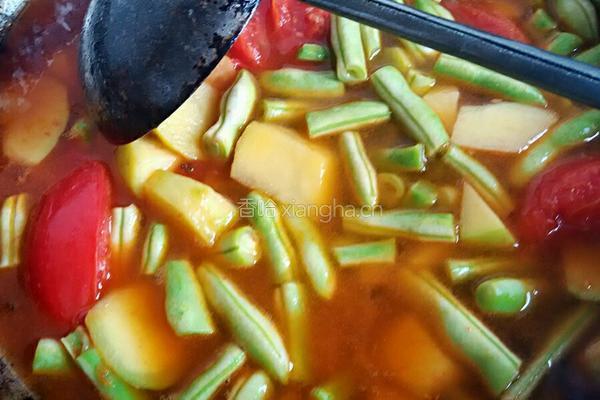 土豆牛肉烩豆角的做法图解7