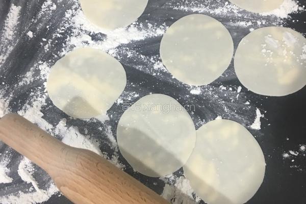 芹菜牛肉馅饺子的做法图解4