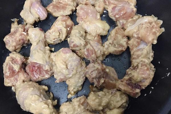 面包鸡煮粉条的做法图解2