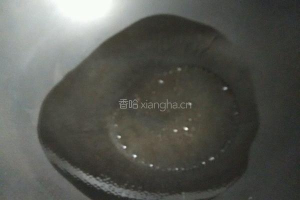 青椒炒腊香肠的做法图解3