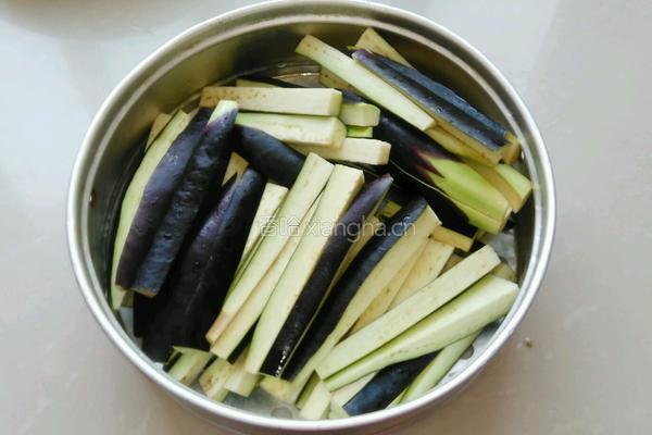 凉拌茄子的做法图解1