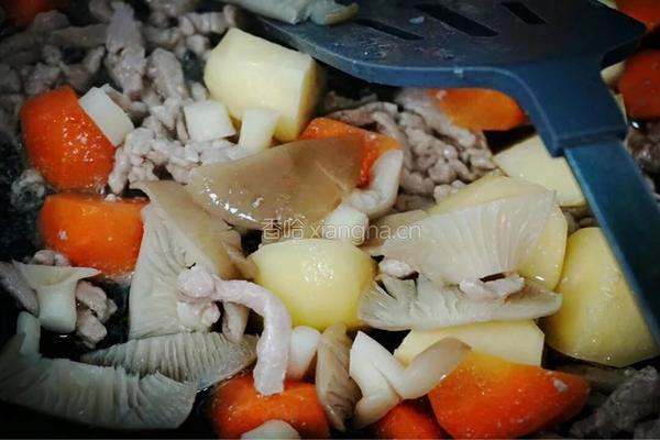 土豆焖肉饭的做法图解3