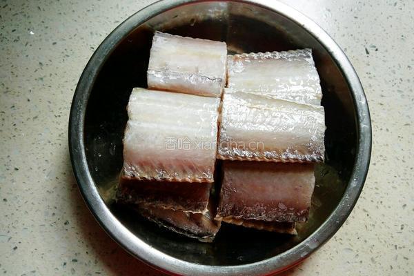 香酥带鱼的做法图解1