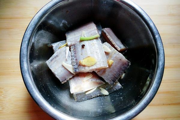 香酥带鱼的做法图解4
