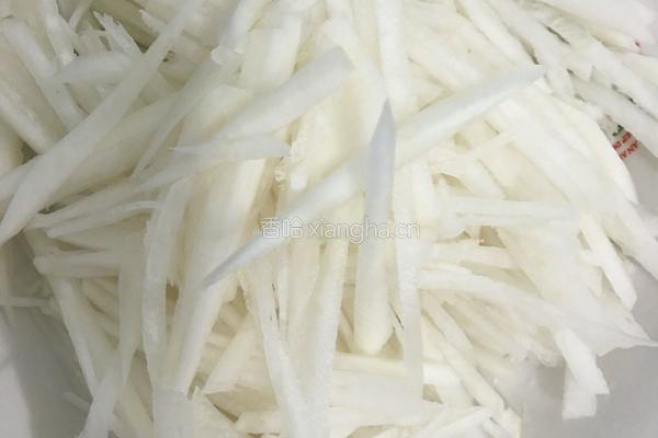 萝卜丝鲫鱼汤的做法图解2