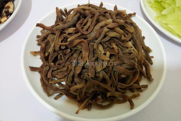 腊肉干豇豆的做法图解2
