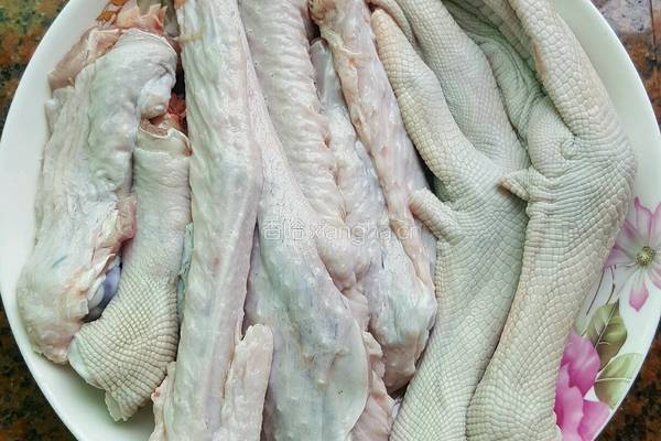 电饭煲焗鹅脚翼的做法图解3