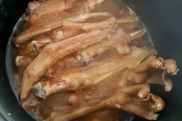 电饭煲焗鹅脚翼的做法图解5
