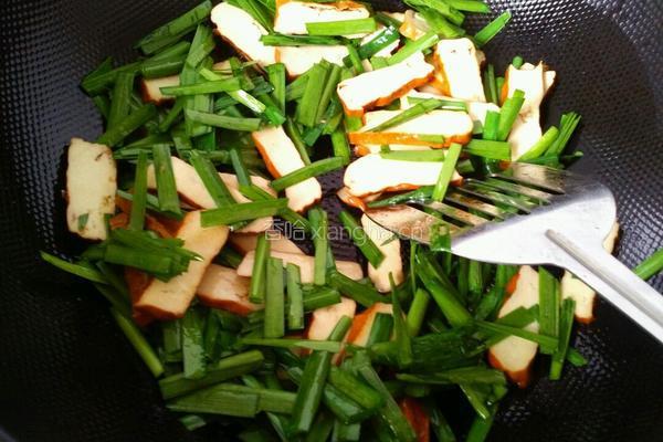 韭菜炒豆干的做法图解3
