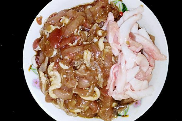洋葱青椒肉丝的做法图解1