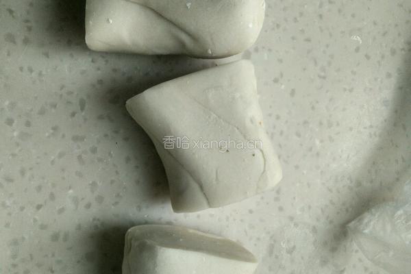 椒盐葱油饼的做法图解1
