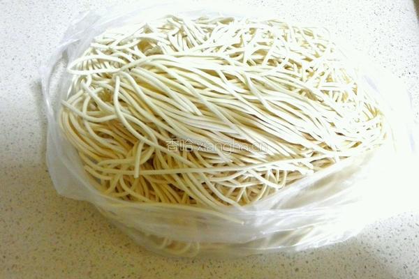 蔬三丝炒面的做法图解1