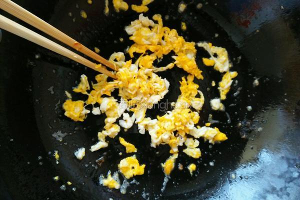 山芹鸡蛋虾仁饺的做法图解3