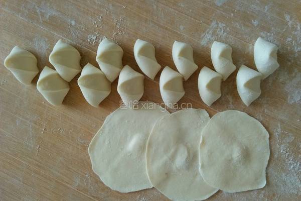 山芹鸡蛋虾仁饺的做法图解6