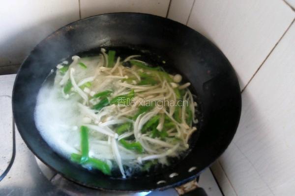 清爽海鲜菇的做法图解2