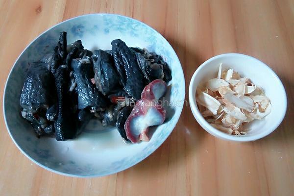 花旗参乌鸡汤的做法图解1