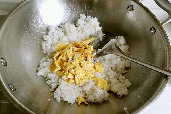 五彩蛋炒饭的做法图解15